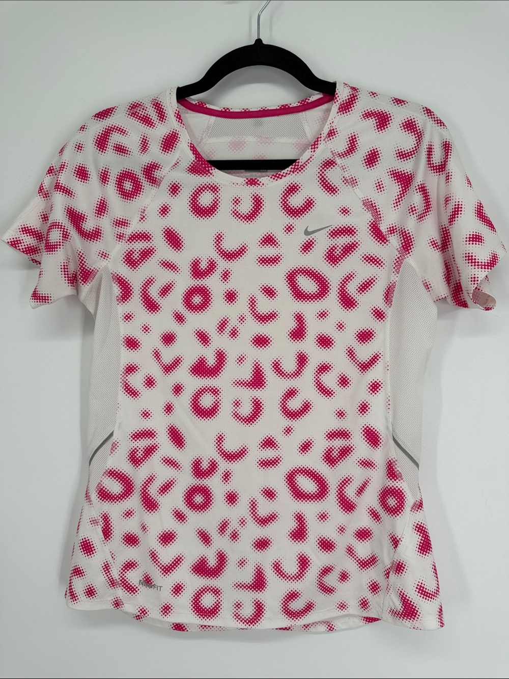 Nike Fit Dry Women’s Athletic Shirt White Pink Cheetah Print Size Medium (8-10)